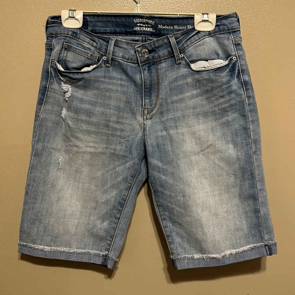 Women’s Levi Shorts size 8